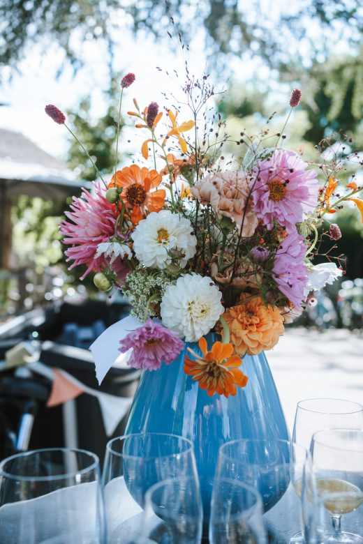 Michelle-Wegener-Fotografie-Hochzeit-head-23 Brautstrauß in Vase bei Sektempfang nach Hochzeit